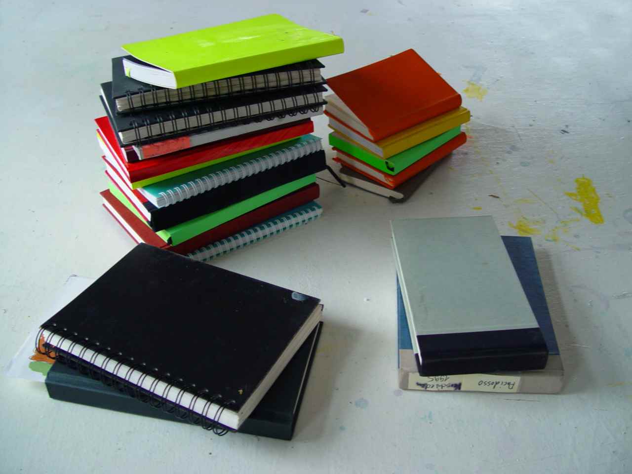 Buecher-auf-Tisch.jpg